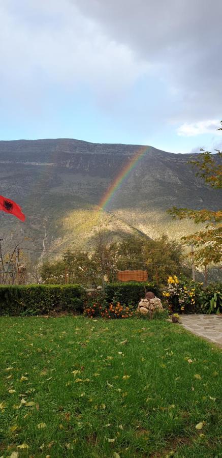 Bujtina Peshtan Guesthouse&Camping Tepelene Exterior foto