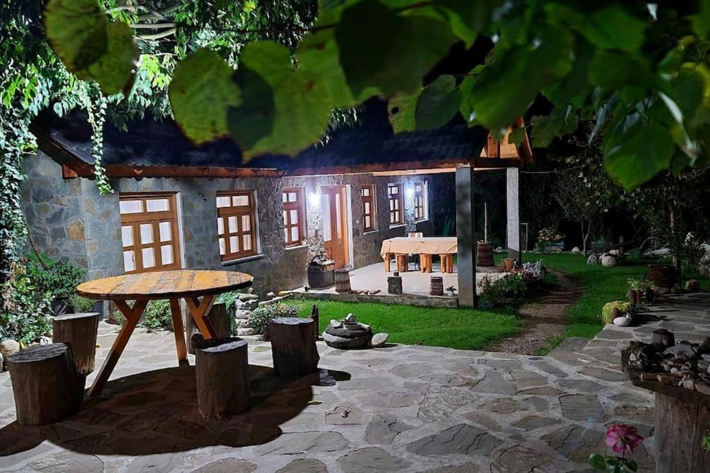 Bujtina Peshtan Guesthouse&Camping Tepelene Exterior foto